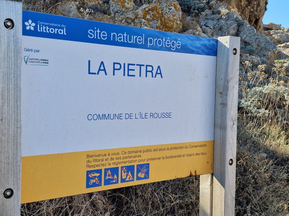 Bothier - Actualité - Arrachage des griffes de sorcières sur l’île de La Pietra, en Corse