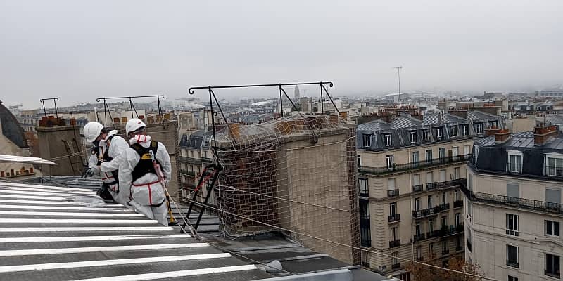 cordiste en inspection amiante à Paris