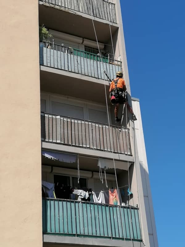 travaux de sécurisation de maçonnerie sur nez de balcon, de la résidence le Mercure, à Miramas