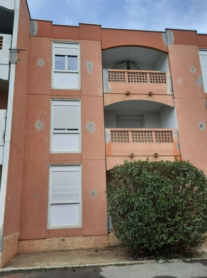 Réfection de façade d’une résidence du bailleur social 13 Habitat à Rognonas (purge, restructuration, lavage à haute pression et mise en peinture)