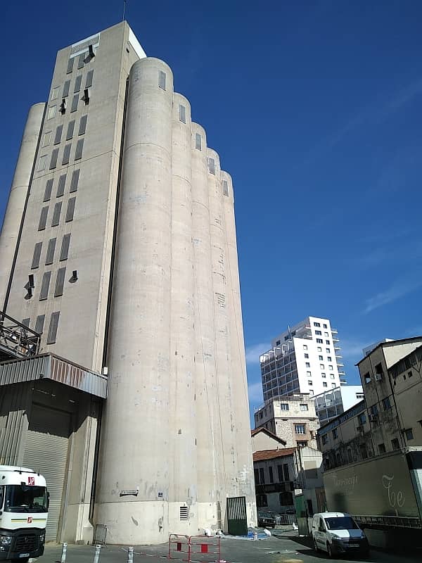 silos des grands moulins de paris à Marseille